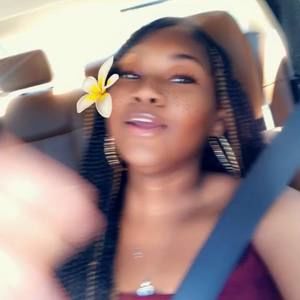 Meet your Posher, Kiala